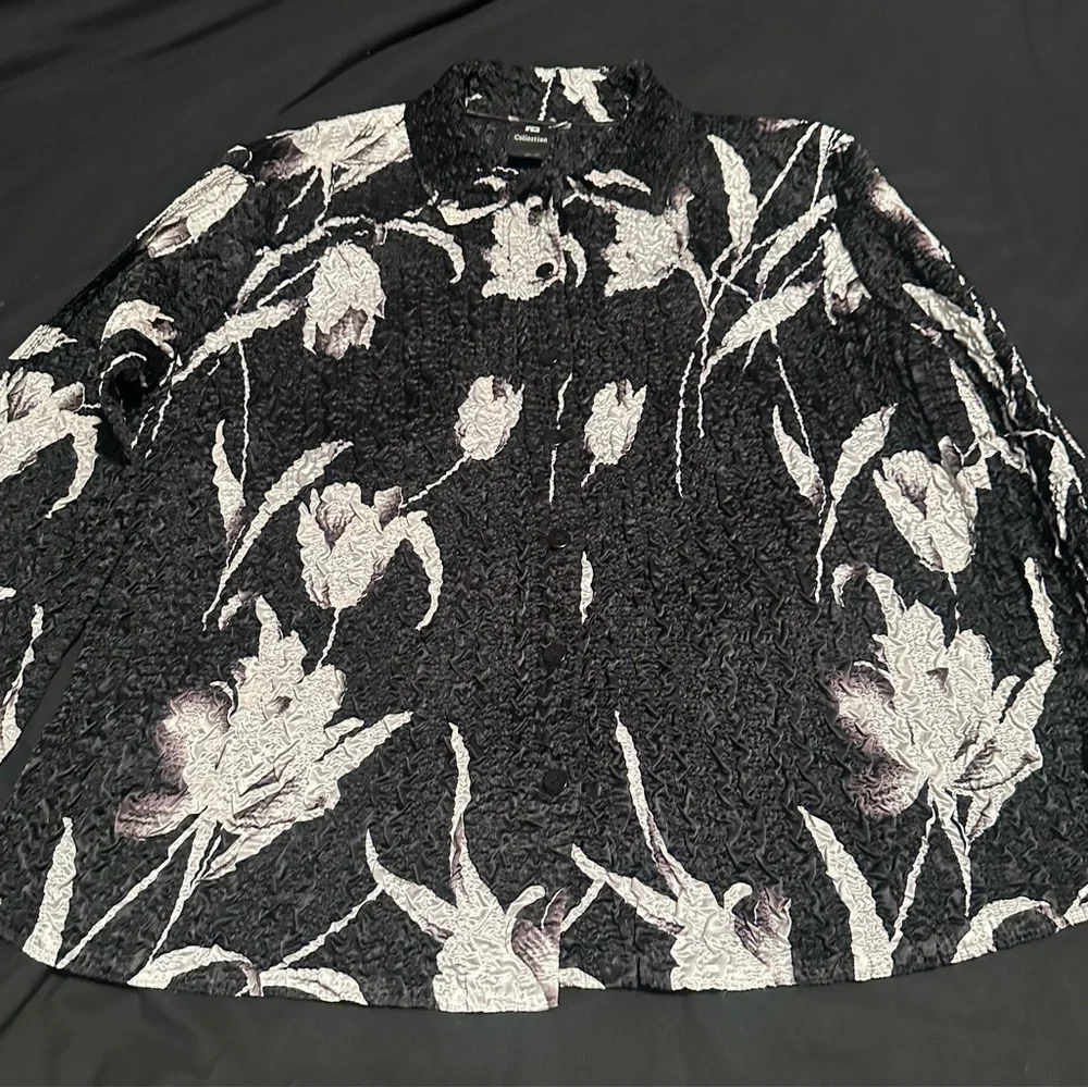 Black and White Floral Button Down Shirt - Picture 2 of 6